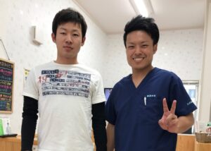 ぎっくり腰施術を受けた方とのツーショット写真